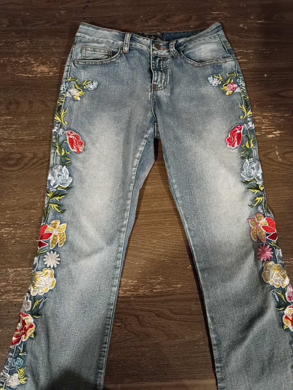 Women’s Light Wash Embroidered Floral Jeans - Picture 2 of 4